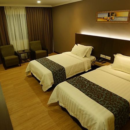 Hotel Anika Keluang Ngoại thất bức ảnh