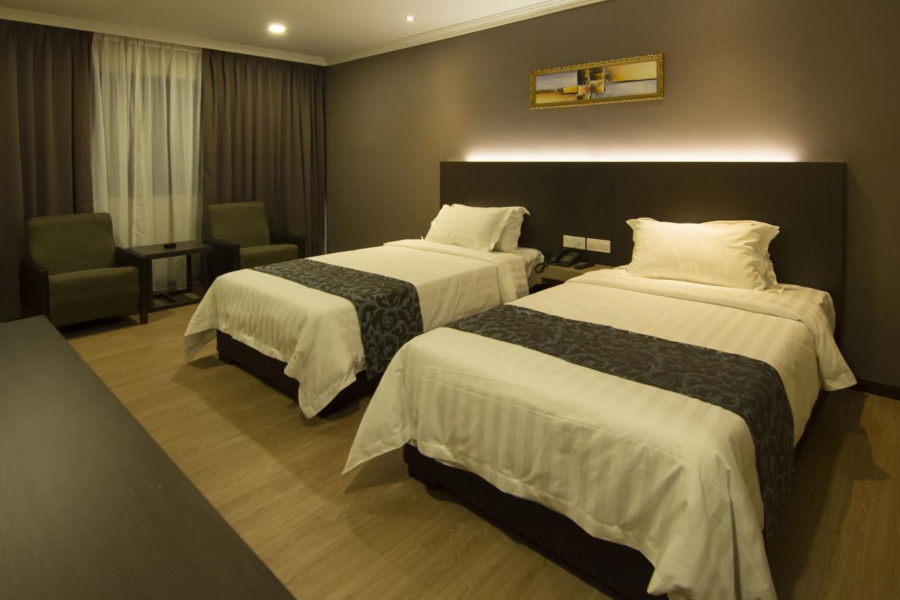 Hotel Anika Keluang Ngoại thất bức ảnh